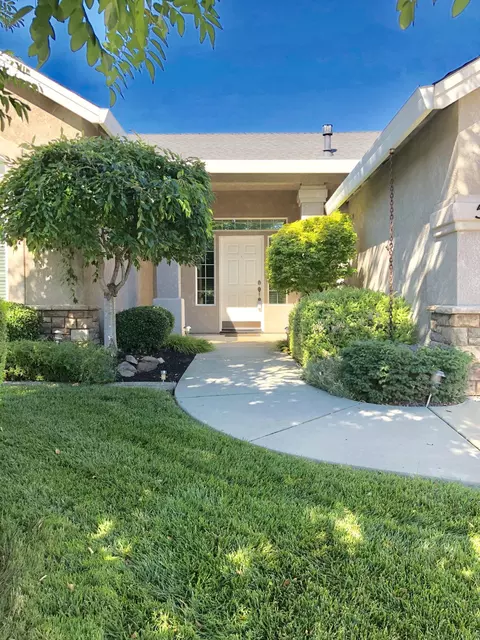 580 Casa Buena St, Redding, CA 96003 photo 3