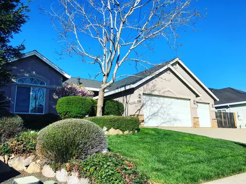 580 Casa Buena St, Redding, CA 96003 photo 2