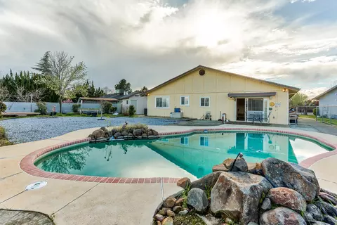 20243 E Margarita Ct, Redding, CA 96002 photo 2