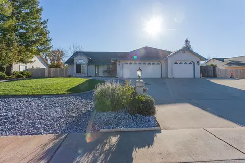 11541 Amir Ct, Redding, CA 96003 photo 1