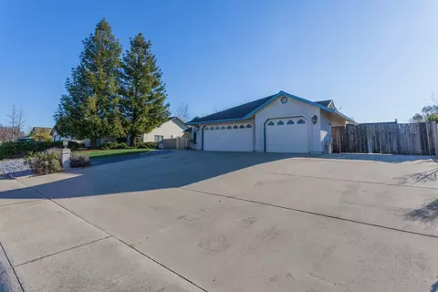 11541 Amir Ct, Redding, CA 96003 photo 2