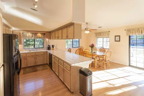 11541 Amir Ct, Redding, CA 96003 photo 7