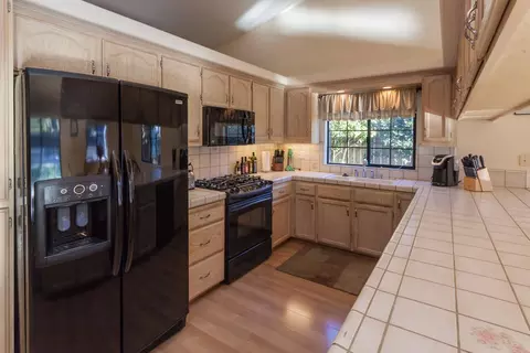 11541 Amir Ct, Redding, CA 96003 photo 9