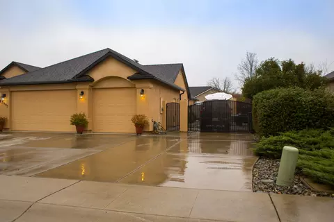2995 Blue Horizon Dr, Redding, CA 96002 photo 2