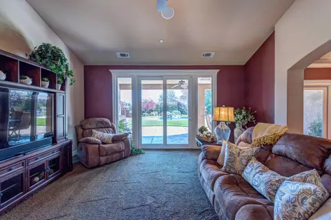 7467 Caballo Way, Redding, CA 96002 photo 5