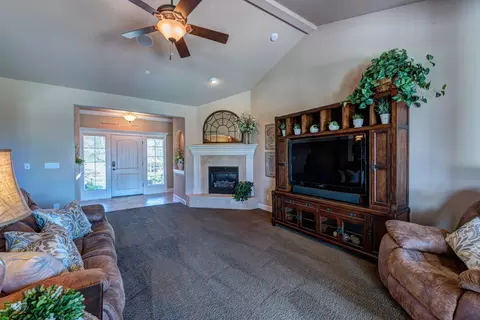 7467 Caballo Way, Redding, CA 96002 photo 7