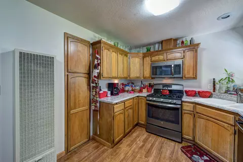 4413 Wyatt Ln, Redding, CA 96002 photo 8