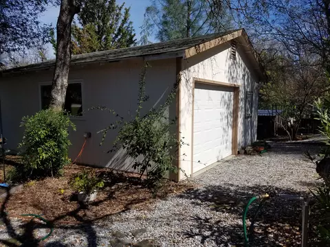 9187 Sugarloaf Dr, Redding, CA 96001 photo 6