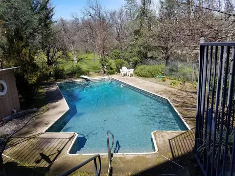 9187 Sugarloaf Dr, Redding, CA 96001 photo 7