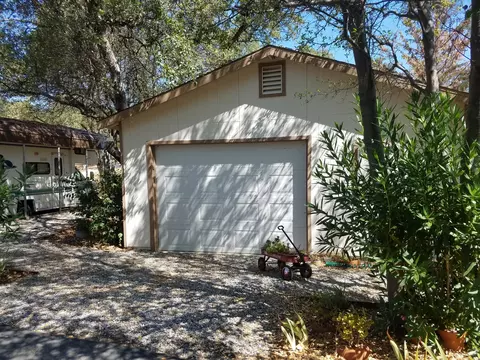 9187 Sugarloaf Dr, Redding, CA 96001 photo 5