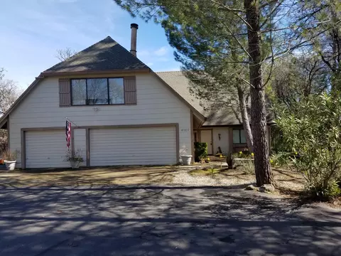 9187 Sugarloaf Dr, Redding, CA 96001 photo 2