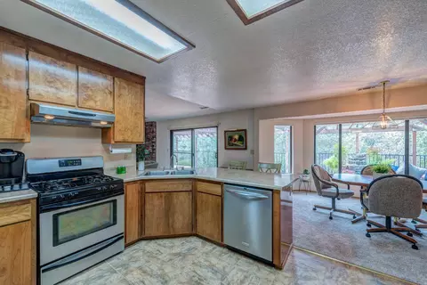 1148 Peregrine Way, Redding, CA 96003 photo 6
