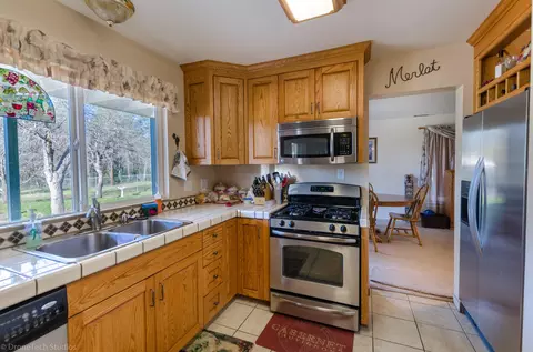 11846 Comstock Ln, Redding, CA 96003 photo 10