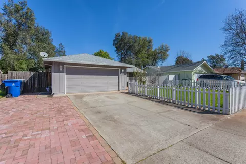 1920 Vega St, Redding, CA 96002 photo 3