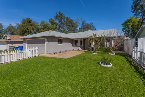 1920 Vega St, Redding, CA 96002 photo 2