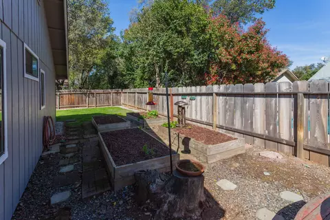 1920 Vega St, Redding, CA 96002 photo 24