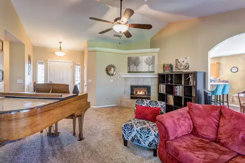 803 Paramount Way, Redding, CA 96003 photo 6
