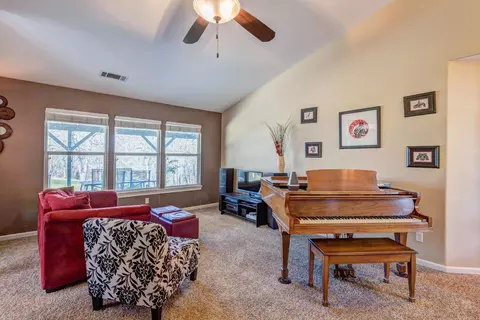 803 Paramount Way, Redding, CA 96003 photo 5