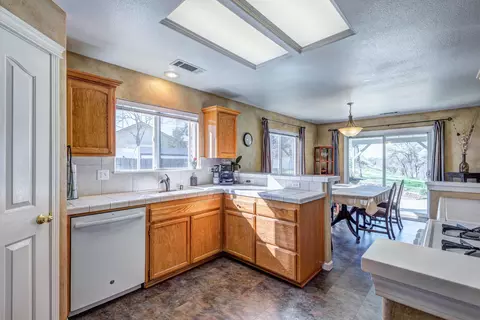 803 Paramount Way, Redding, CA 96003 photo 10
