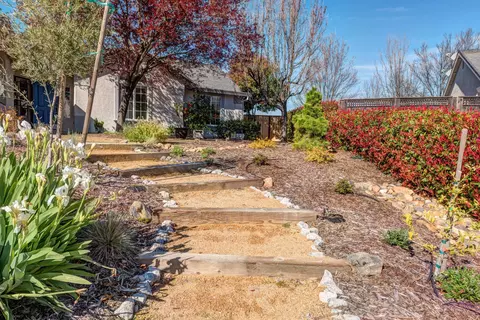 803 Paramount Way, Redding, CA 96003 photo 1