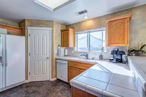 803 Paramount Way, Redding, CA 96003 photo 9