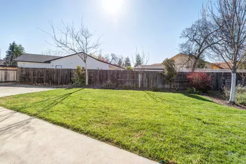 803 Paramount Way, Redding, CA 96003 photo 20