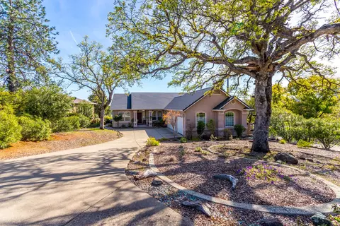 1575 Barbara Rd, Redding, CA 96003 photo 2