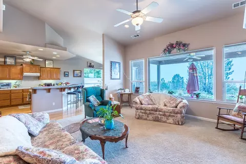1575 Barbara Rd, Redding, CA 96003 photo 5