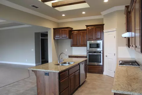 2051 Cilantro Dr, Redding, CA 96003 photo 2