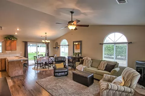 5410 Pine St, Anderson, CA 96007 photo 2