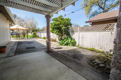 373 Hamilton St, Redding, CA 96001 photo 24