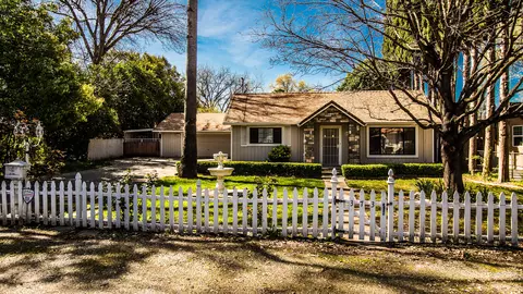 373 Hamilton St, Redding, CA 96001 photo 1