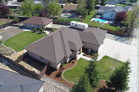 6581 Reflection St, Redding, CA 96001 photo 2