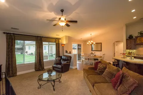 6581 Reflection St, Redding, CA 96001 photo 13
