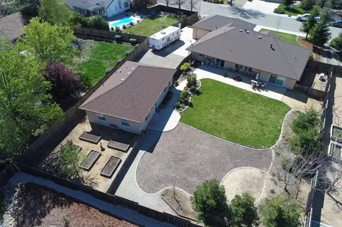 6581 Reflection St, Redding, CA 96001 photo 4