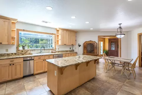 16550 Thompson Ln, Redding, CA 96001 photo 10