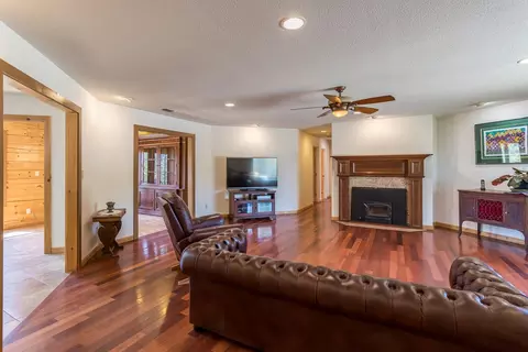 16550 Thompson Ln, Redding, CA 96001 photo 4