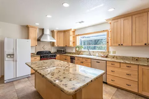 16550 Thompson Ln, Redding, CA 96001 photo 9
