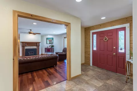 16550 Thompson Ln, Redding, CA 96001 photo 3