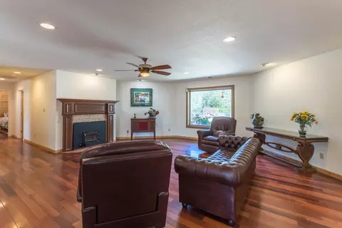 16550 Thompson Ln, Redding, CA 96001 photo 5