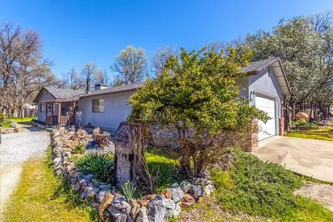 13593 Hilford Ln, Redding, CA 96003 photo 2