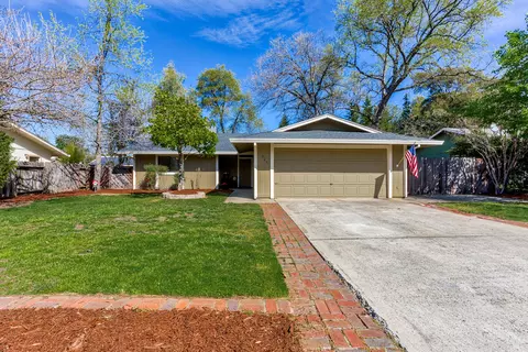 1025 Belcrest Dr, Redding, CA 96003 photo 1