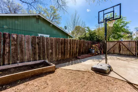 1025 Belcrest Dr, Redding, CA 96003 photo 29