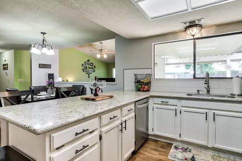 1025 Belcrest Dr, Redding, CA 96003 photo 7