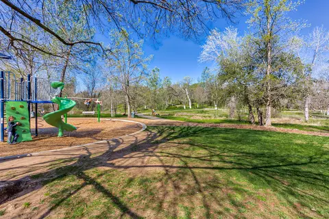 1025 Belcrest Dr, Redding, CA 96003 photo 34