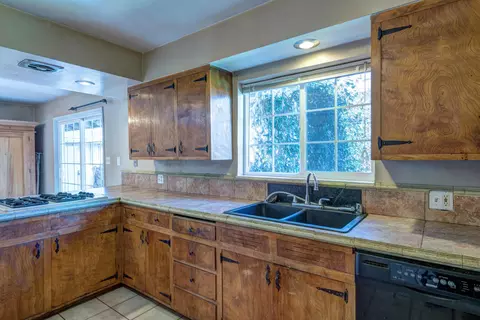 1300 Rose Ln, Redding, CA 96003 photo 15