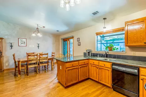3685 Capricorn Way, Redding, CA 96002 photo 8