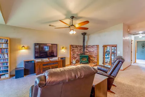 3685 Capricorn Way, Redding, CA 96002 photo 4