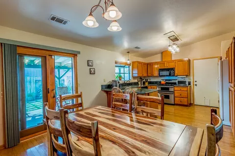 3685 Capricorn Way, Redding, CA 96002 photo 9