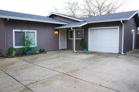 2882 Fairway Ave, Redding, CA 96002 photo 1
